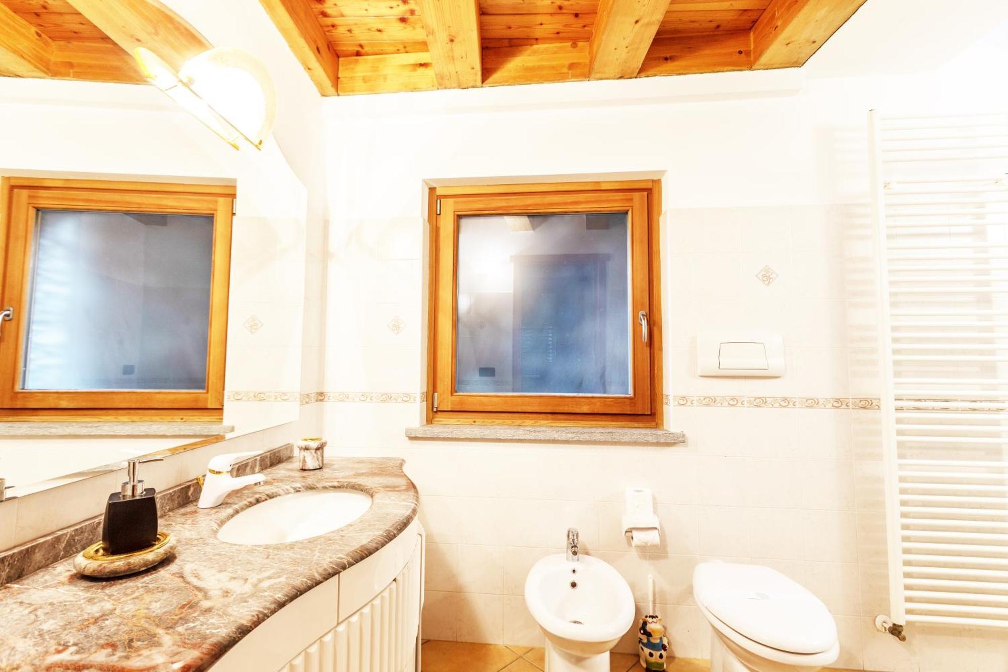 Casa Alpina - Sarre Apartman Aosta Szoba fotó