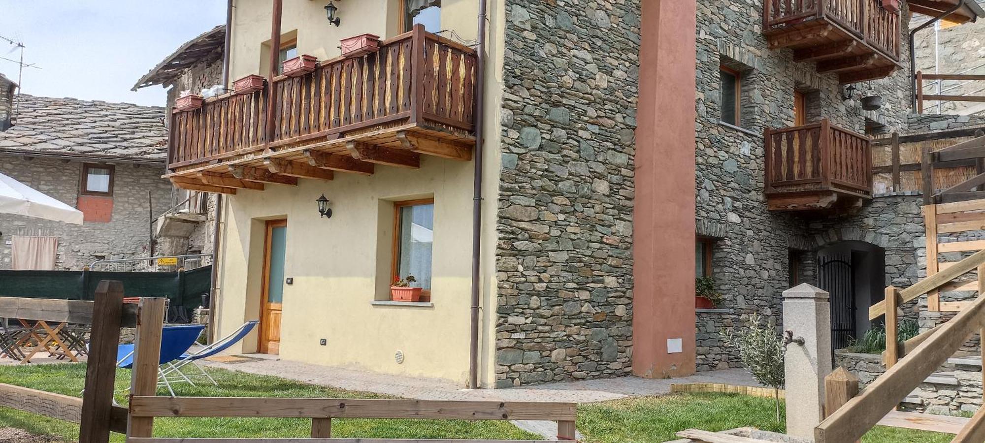 Casa Alpina - Sarre Apartman Aosta Szoba fotó